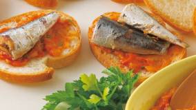 オイルサーディン缶のオープンサンド