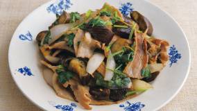 なすと豚バラのパクチー炒め