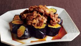 揚げなすと豚肉の黒酢だれ