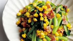 とうもろこし、小松菜、ベーコン炒め