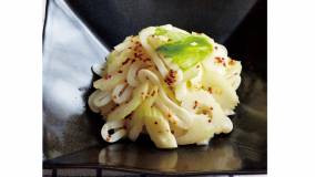 セロリといかのくん製のサラダ