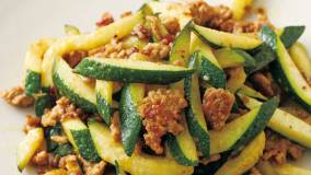 ズッキーニとひき肉のカレーマヨ炒め