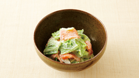 スモークサーモンとゆでキャベツのサラダ