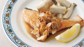 生ざけのムニエル　アーモンドソース