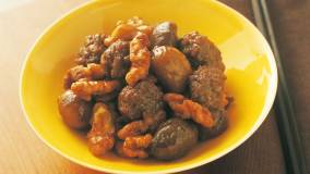 牛ひき肉とナッツの甘露煮