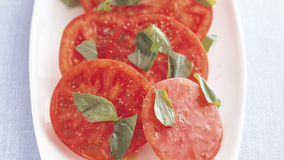 バジルとトマトのサラダ