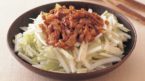 白菜の豚肉ソースサラダ