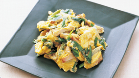 卵、焼き豚、にらの炒め物