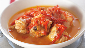 鶏肉のバスク風煮込み