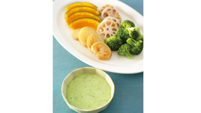 蒸し野菜のジェノベーゼチーズソース