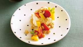 チーズクリームとフルーツのクランブルのせ