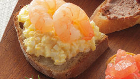 ミモザ風卵のオープンサンド