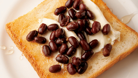 小豆とクリームチーズのトースト