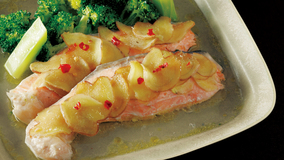 サーモンのしょうが蒸し