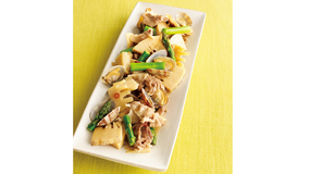 豚こまとアスパラのワイン蒸し