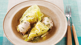 キャベツと鶏肉のバター蒸し煮