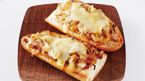 炒めたまねぎのチーズトースト