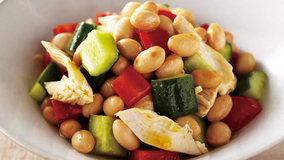 大豆とささ身のサラダ