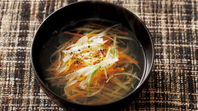 せん切り野菜の汁物