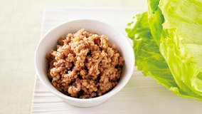 みそそぼろのレタス包み