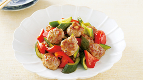 肉だんごとパプリカ、きゅうりの甘酢炒め