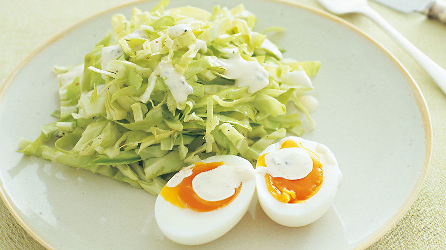 春キャベツと卵のアンチョビマヨサラダ