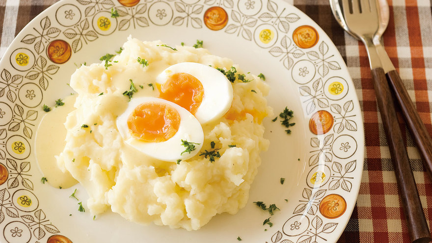 半熟卵とマッシュポテトのマスタードソース
