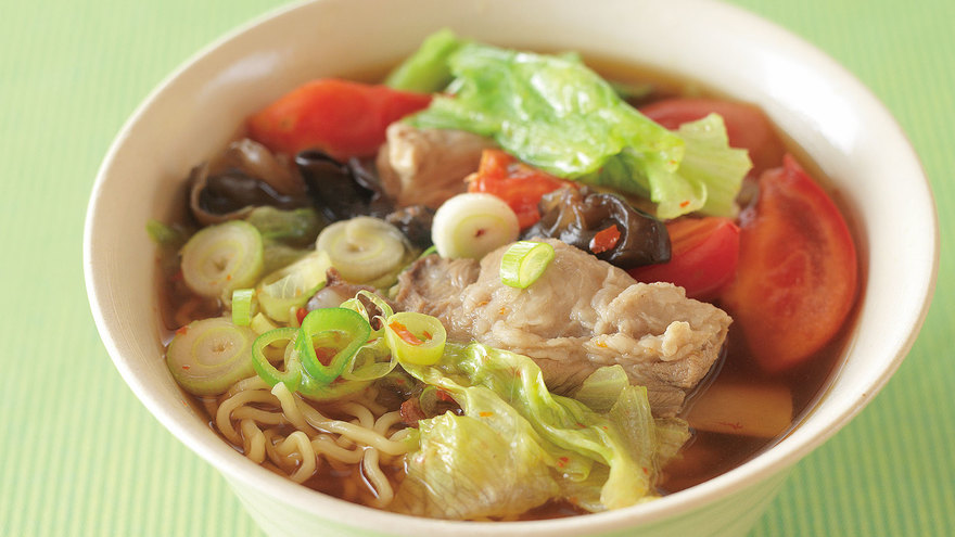 スペアリブのピリ辛トマトめん