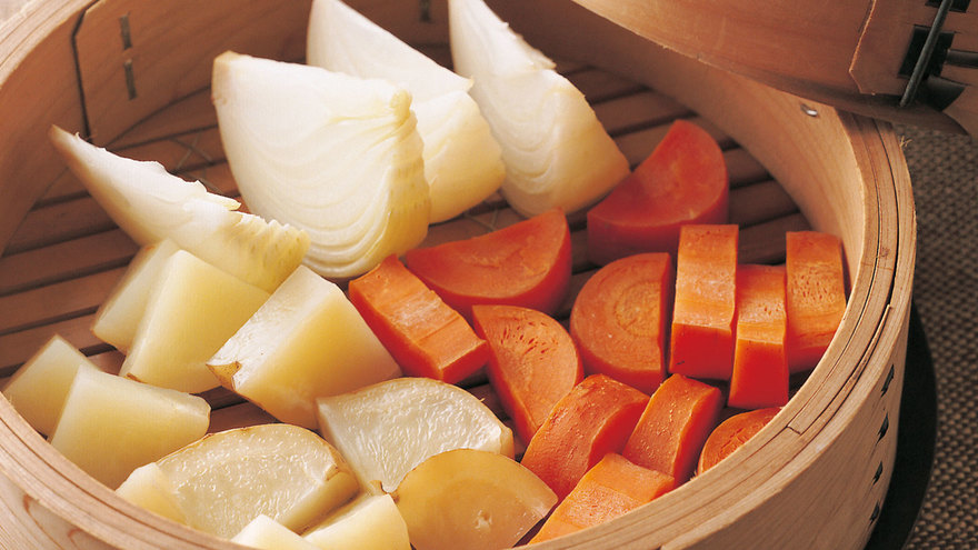 蒸し野菜の鮭ジャン添え