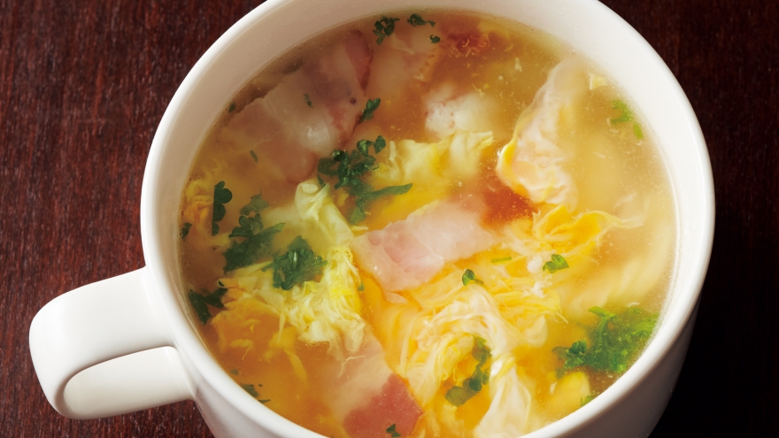 卵とベーコンのスープ