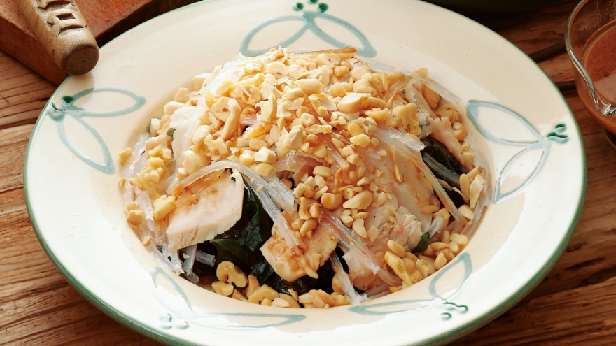 鶏肉と糸寒天のサラダ