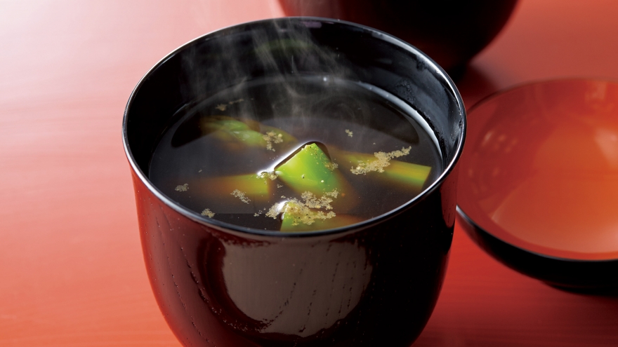 グリーンアスパラの八丁みそ仕立て