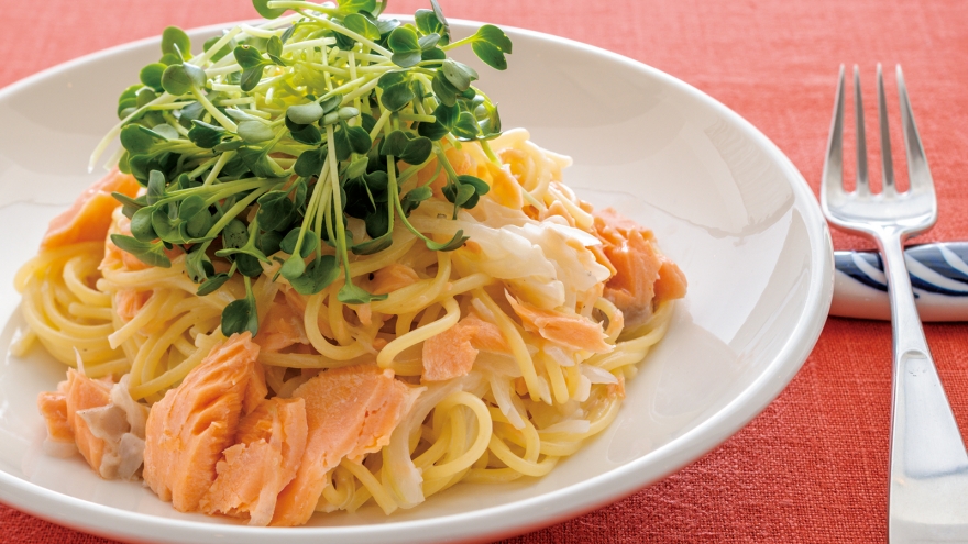 塩ざけのひと鍋パスタ