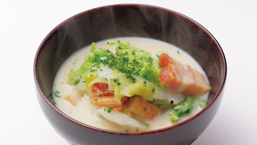 ベーコンでベーコンと白菜の豆乳スープ レシピ 桑原 櫻子さん みんなのきょうの料理 おいしいレシピや献立を探そう