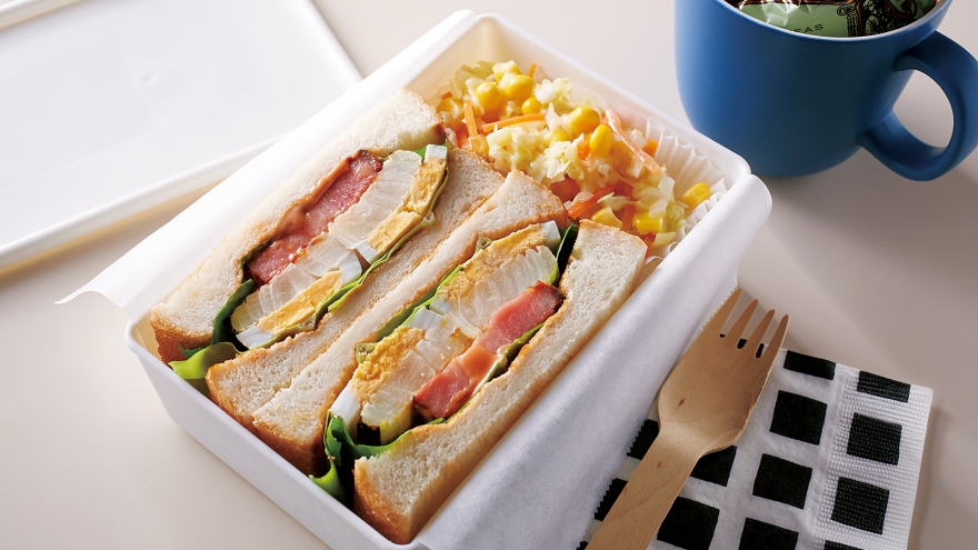 厚切りベーコンサンドイッチ