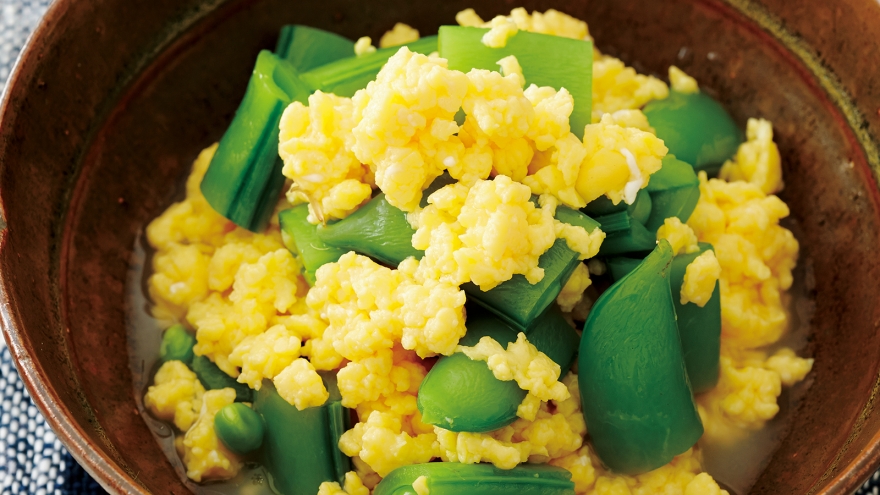 いり卵とスナップえんどうの甘酢あえ