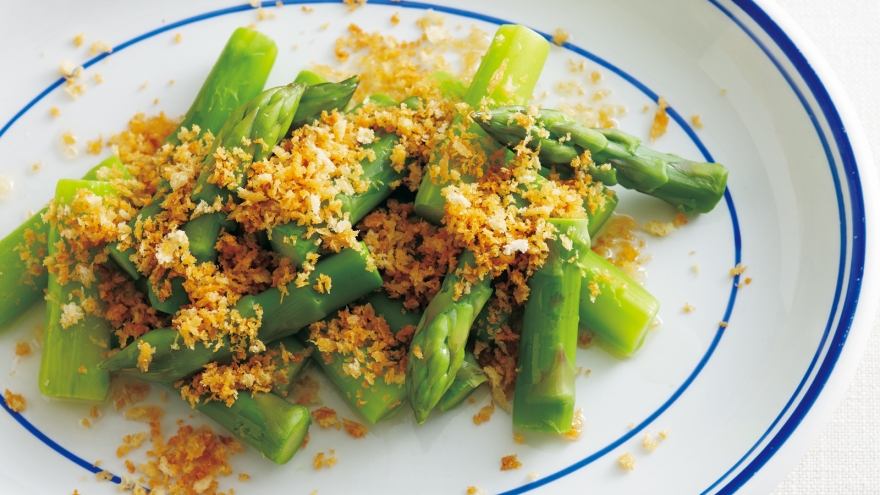 アスパラのバターパン粉がけ