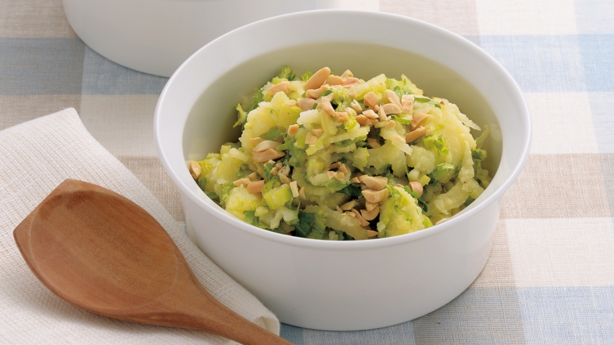 セロリとピーナツのポテトサラダ