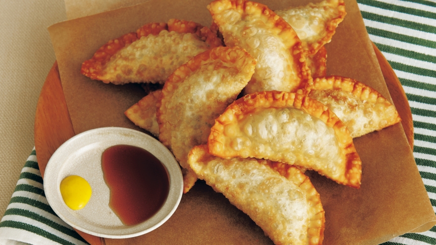 納豆とチーズの包み揚げ