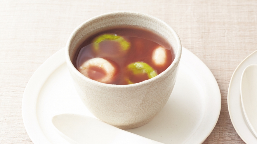 豆腐入り2色白玉の冷しるこ