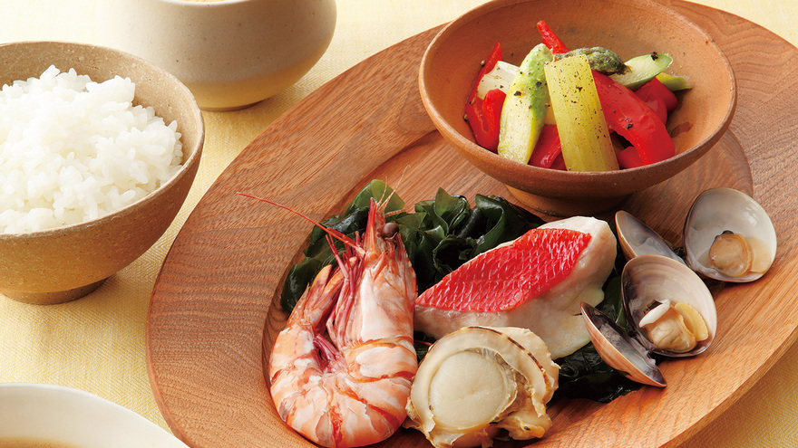 魚介のわかめ蒸し ポン酢バターソ－ス