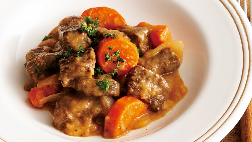 牛肉とにんじんのビール煮