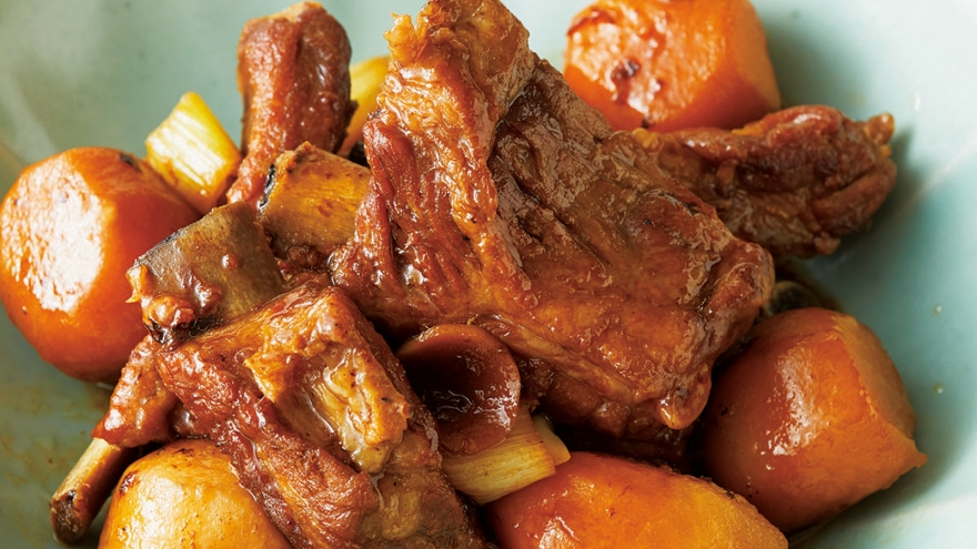 スペアリブと里芋の煮物