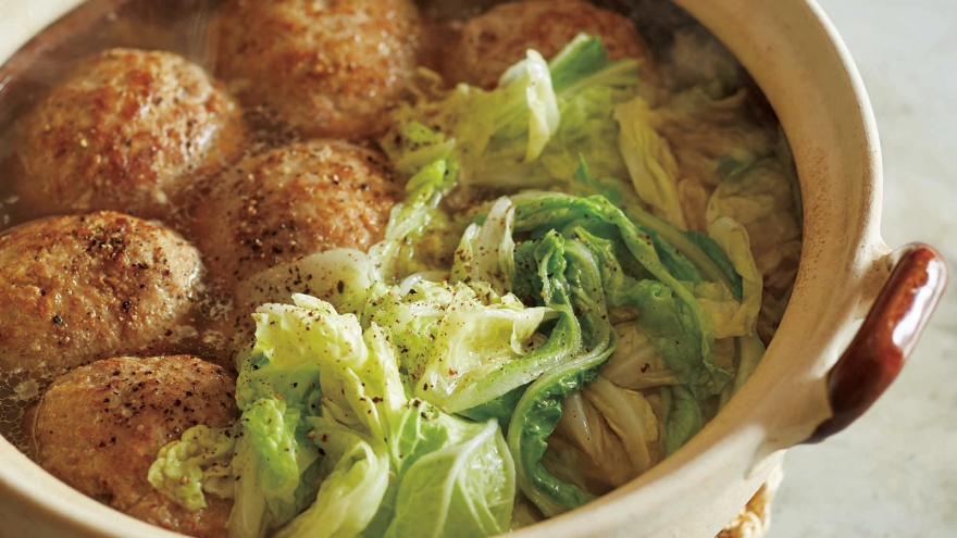 白菜とげんこつだんごの煮込み