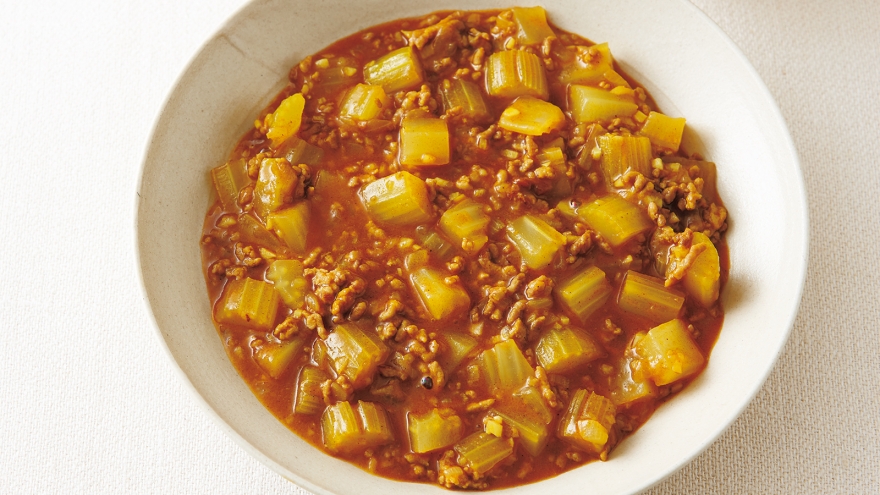 セロリとひき肉のカレースープ煮