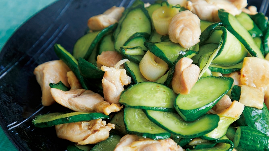 切り干しきゅうりと鶏肉のオイスター炒め