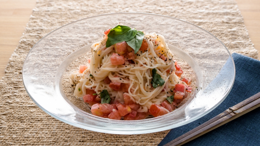 トマトとバジルの冷製ヨーグルトあえ麺