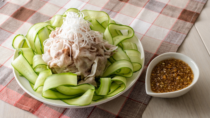 雲白肉（ウンパイロー） りんごソース