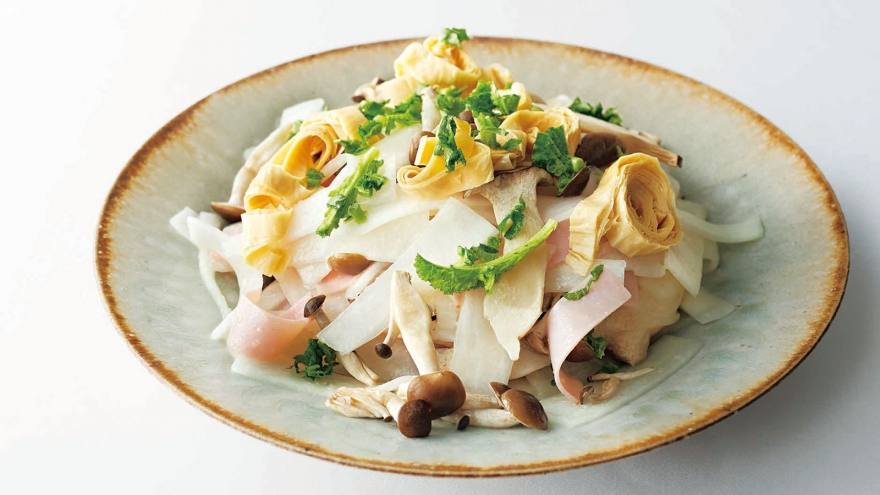 湯葉と大根のサラダ