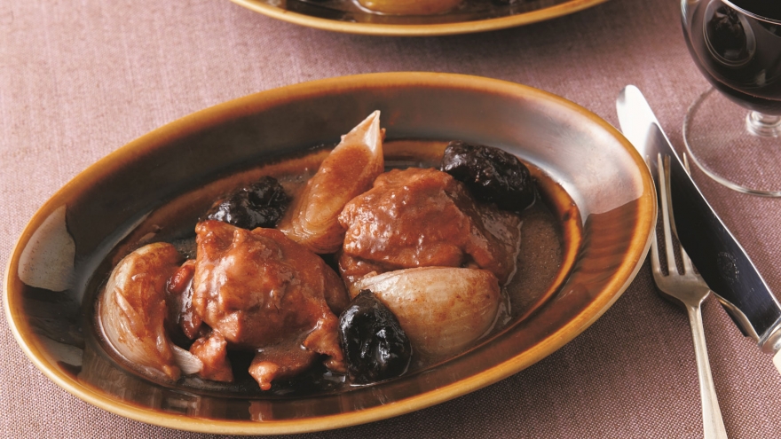 鶏肉とプルーンのワイン煮